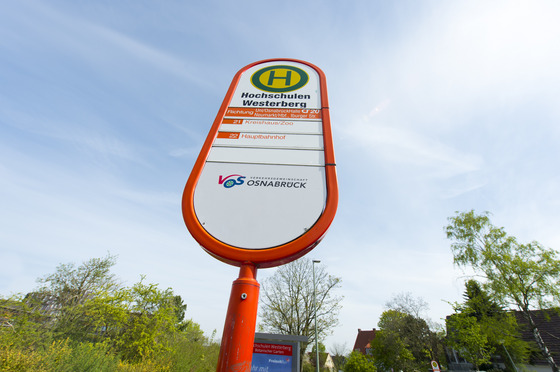 Das Bild zeigt das Bushaltestellenschild der dafabet888,dafa888n Westerberg